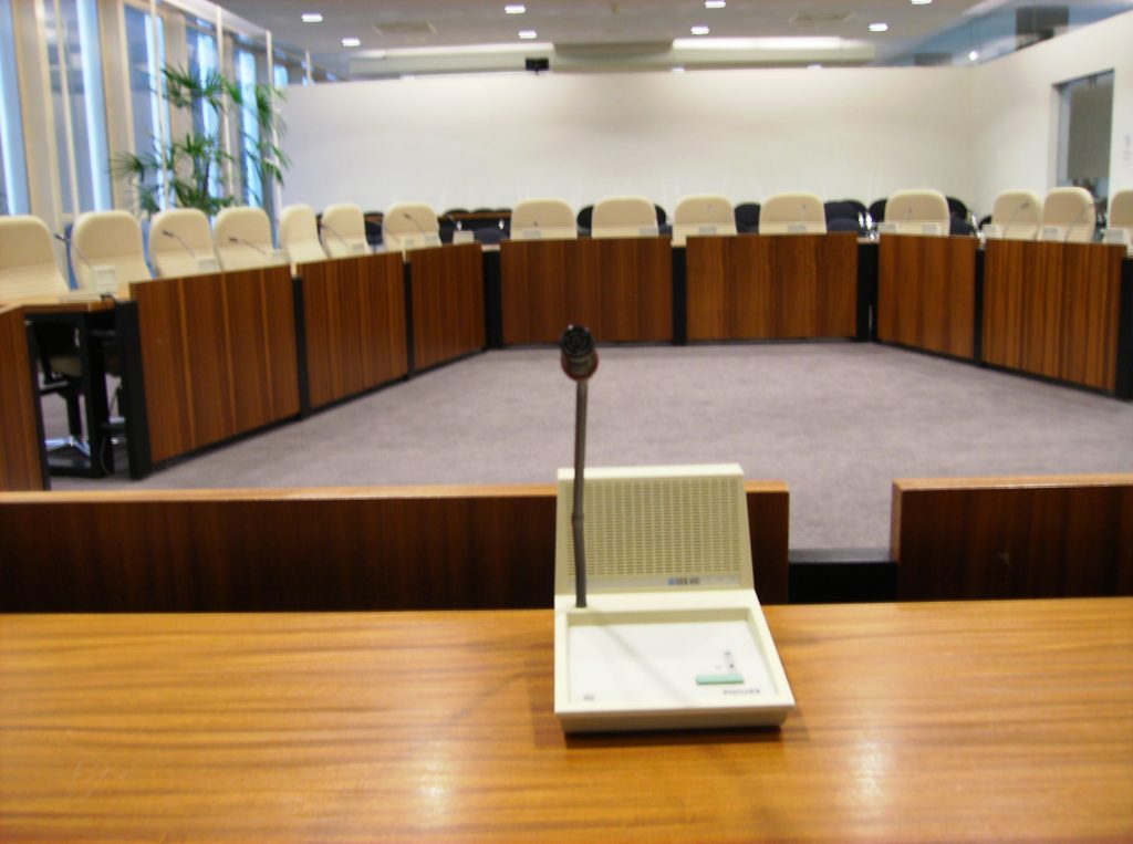 Raadszaal, gemeenteraad, gemeente, vergadering