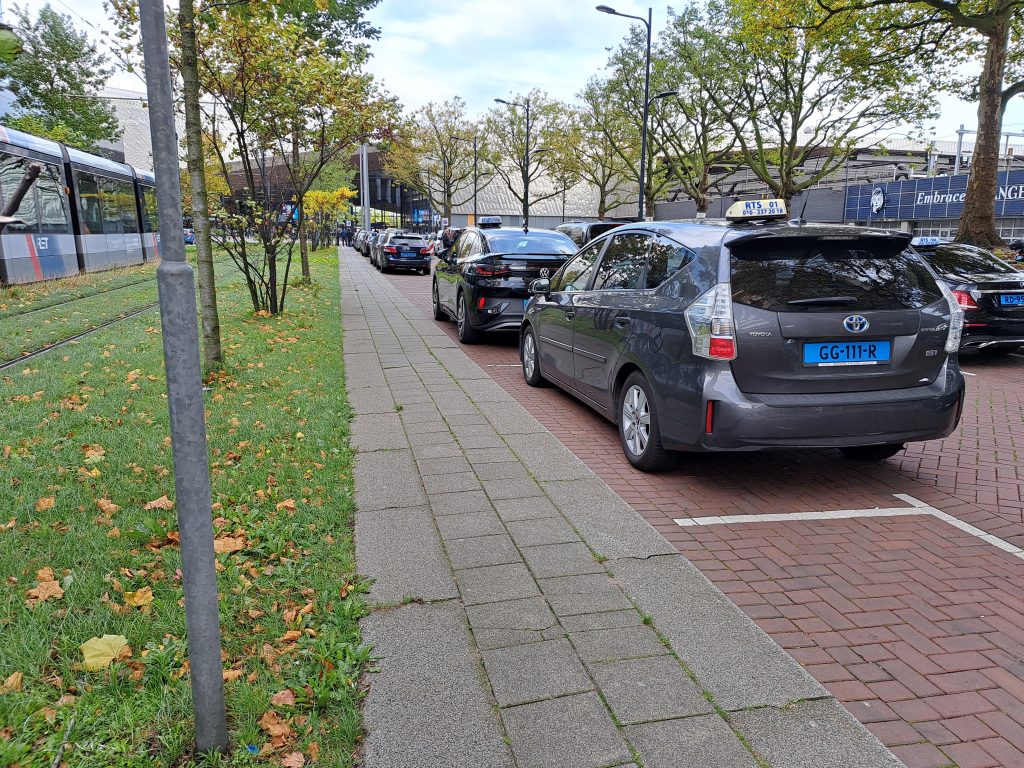 Taxistandplaats Rotterdam Centraal.