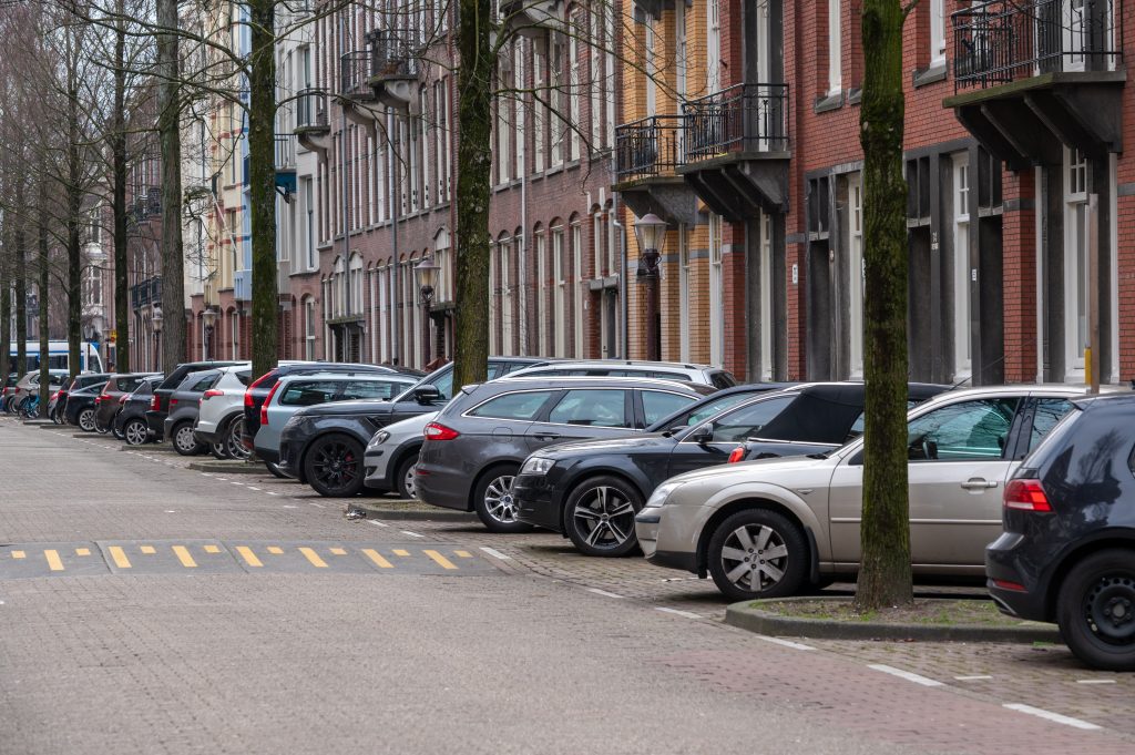 Foto: geparkeerde auto's