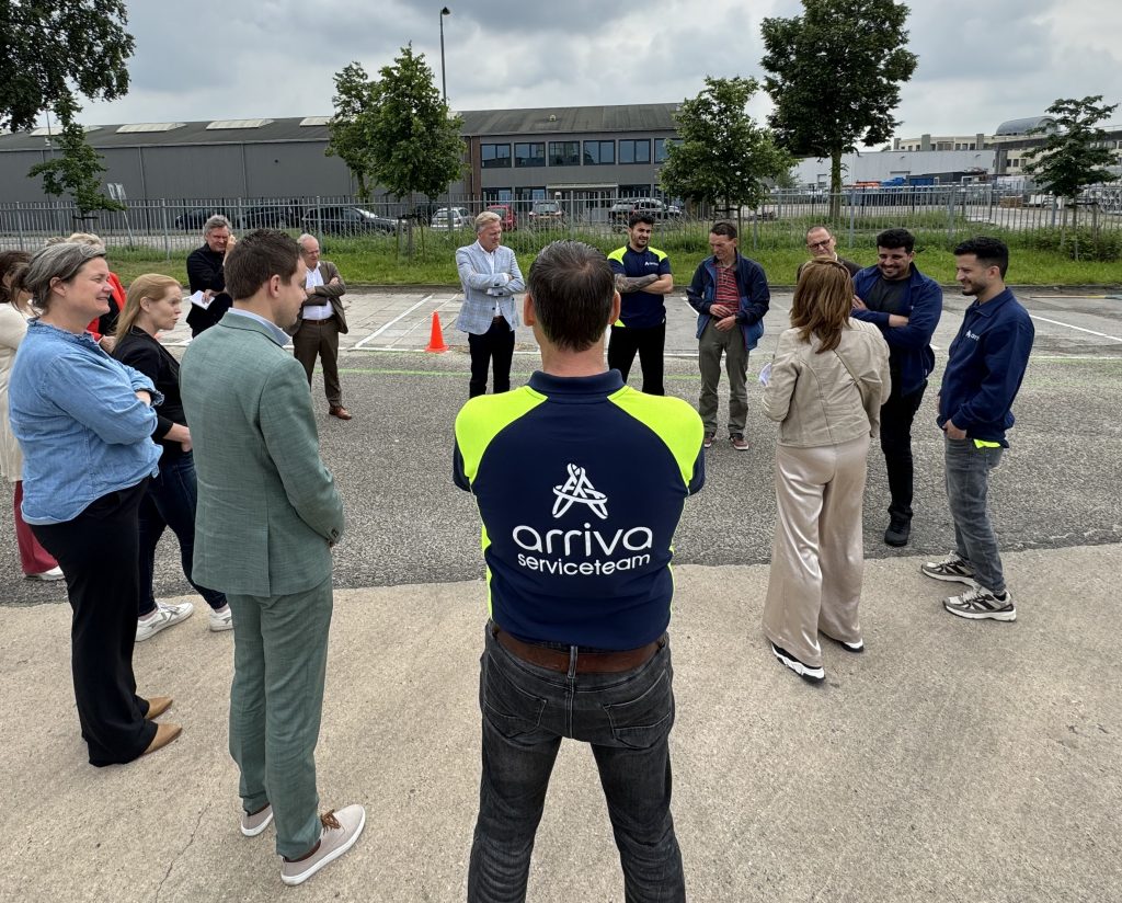 Burgemeester Mark Buijs op bezoek bij het ServiceTeam van Arriva