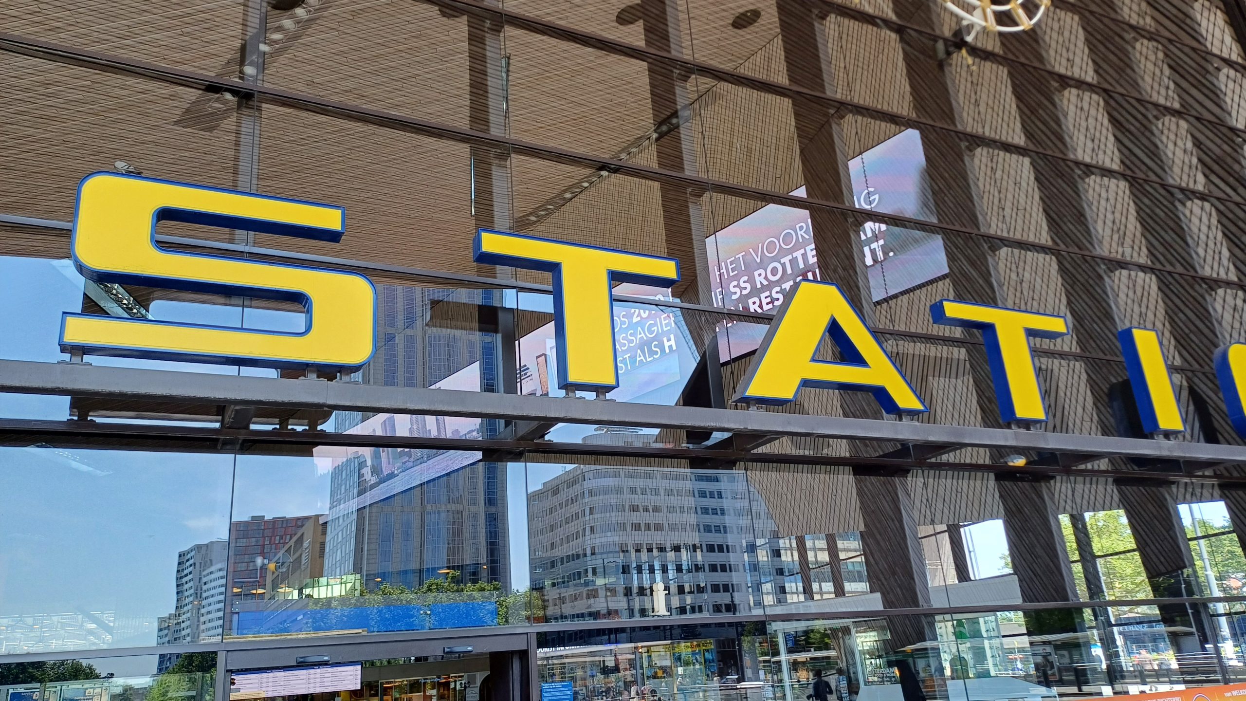 Foto: letters Rotterdam Centraal.