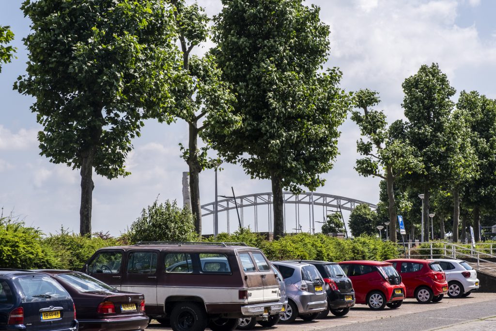 Foto: geparkeerde auto's Nijmegen